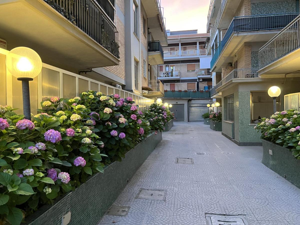 Lotus - Appartamento Sul Mare A Ostia Con Giardino Relax Buitenkant foto